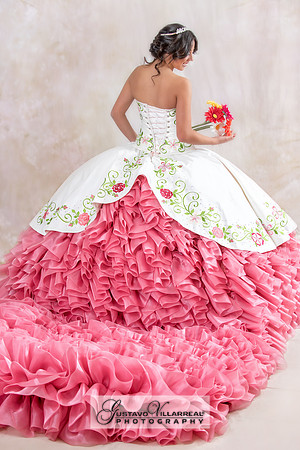 QUINCEANERAS, SWEET SIXTEENS, 18TH BIRTHDAY DEBUT, photography and video service, weddings, family portraits, business headshots, photography studio in Whittier Ca, 323-633-8283
