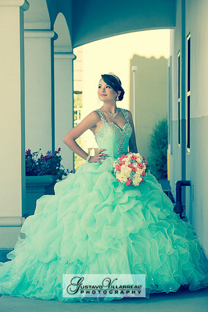 QUINCEANERAS, SWEET SIXTEENS, 18TH BIRTHDAY DEBUT, photography and video service, weddings, family portraits, business headshots, photography studio in Whittier Ca, 323-633-8283