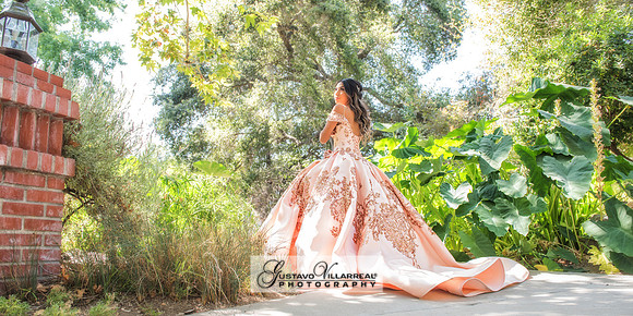 QUINCEANERAS, SWEET SIXTEENS, 18TH BIRTHDAY DEBUT, photography and video service, weddings, family portraits, business headshots, photography studio in Whittier Ca, 323-633-8283