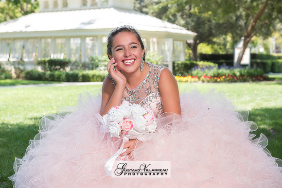 QUINCEANERAS, SWEET SIXTEENS, 18TH BIRTHDAY DEBUT, photography and video service, weddings, family portraits, business headshots, photography studio in Whittier Ca, 323-633-8283