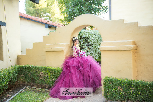 QUINCEANERAS, SWEET SIXTEENS, 18TH BIRTHDAY DEBUT, photography and video service, weddings, family portraits, business headshots, photography studio in Whittier Ca, 323-633-8283