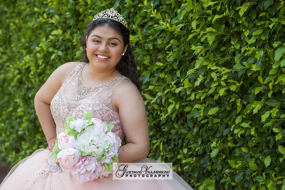 QUINCEANERAS, SWEET SIXTEENS, 18TH BIRTHDAY DEBUT, photography and video service, weddings, family portraits, business headshots, photography studio in Whittier Ca, 323-633-8283