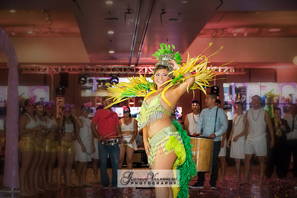 QUINCEANERAS, SWEET SIXTEENS, 18TH BIRTHDAY DEBUT, photography and video service, weddings, family portraits, business headshots, photography studio in Whittier Ca, 323-633-8283
