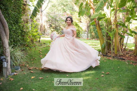 QUINCEANERAS, SWEET SIXTEENS, 18TH BIRTHDAY DEBUT, photography and video service, weddings, family portraits, business headshots, photography studio in Whittier Ca, 323-633-8283