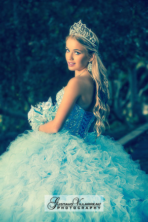 QUINCEANERAS, SWEET SIXTEENS, 18TH BIRTHDAY DEBUT, photography and video service, weddings, family portraits, business headshots, photography studio in Whittier Ca, 323-633-8283