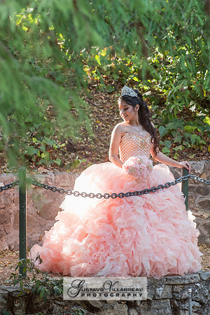 QUINCEANERAS, SWEET SIXTEENS, 18TH BIRTHDAY DEBUT, photography and video service, weddings, family portraits, business headshots, photography studio in Whittier Ca, 323-633-8283