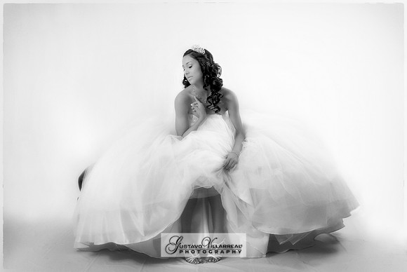 QUINCEANERAS, SWEET SIXTEENS, 18TH BIRTHDAY DEBUT, photography and video service, weddings, family portraits, business headshots, photography studio in Whittier Ca, 323-633-8283