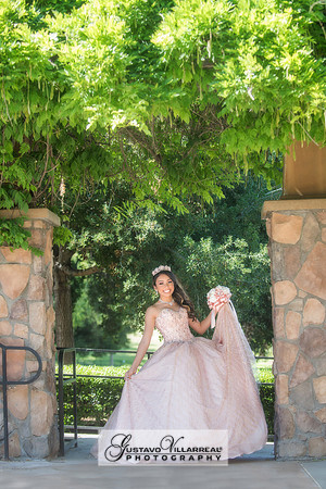 QUINCEANERAS, SWEET SIXTEENS, 18TH BIRTHDAY DEBUT, photography and video service, weddings, family portraits, business headshots, photography studio in Whittier Ca, 323-633-8283
