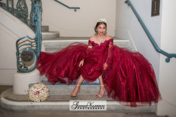 QUINCEANERAS, SWEET SIXTEENS, 18TH BIRTHDAY DEBUT, photography and video service, weddings, family portraits, business headshots, photography studio in Whittier Ca, 323-633-8283