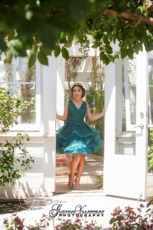 QUINCEANERAS, SWEET SIXTEENS, 18TH BIRTHDAY DEBUT, photography and video service, weddings, family portraits, business headshots, photography studio in Whittier Ca, 323-633-8283