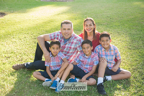 FAMILY PORTRAITS-photography and video service, Quinceaneras, Sweet Sixteens, Family Portraits, Business Headshots, photography studio in Whittier Ca 323-633-8283