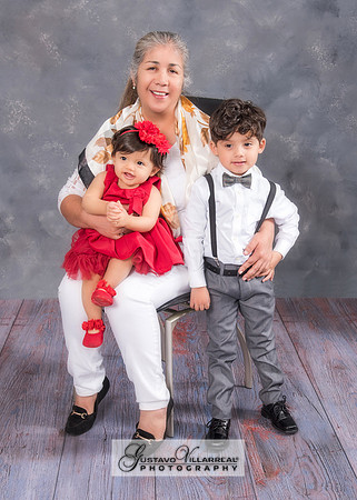 FAMILY PORTRAITS-photography and video service, Quinceaneras, Sweet Sixteens, Family Portraits, Business Headshots, photography studio in Whittier Ca 323-633-8283