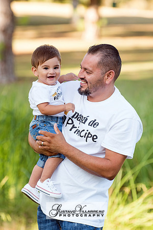 FAMILY PORTRAITS-photography and video service, Quinceaneras, Sweet Sixteens, Family Portraits, Business Headshots, photography studio in Whittier Ca 323-633-8283