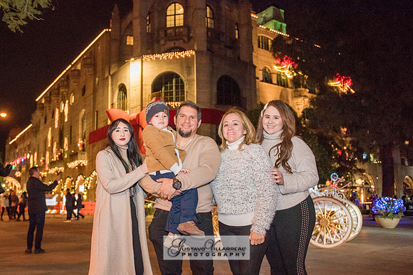FAMILY PORTRAITS-photography and video service, Quinceaneras, Sweet Sixteens, Family Portraits, Business Headshots, photography studio in Whittier Ca 323-633-8283