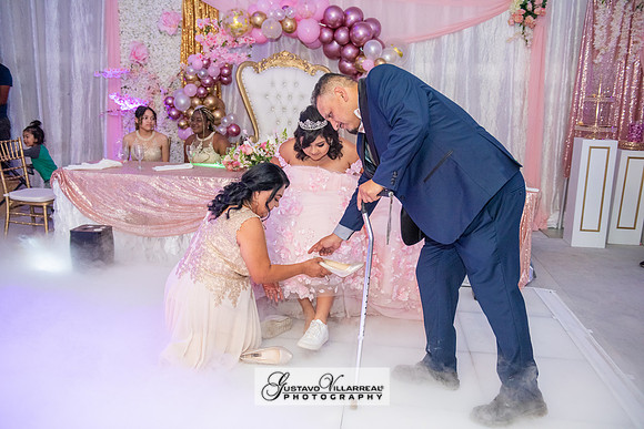 Brianna Villafan Quinceanera photography and video at Kenneth Hahn State Park in Los Angeles Ca, Salehs Palace reception hall in Whittier Ca by Gustavo Villarreal photography