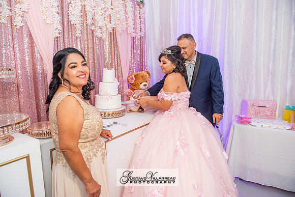 Brianna Villafan Quinceanera photography and video at Kenneth Hahn State Park in Los Angeles Ca, Salehs Palace reception hall in Whittier Ca by Gustavo Villarreal photography