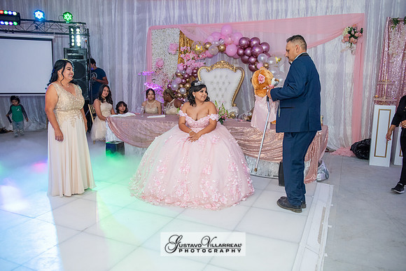 Brianna Villafan Quinceanera photography and video at Kenneth Hahn State Park in Los Angeles Ca, Salehs Palace reception hall in Whittier Ca by Gustavo Villarreal photography