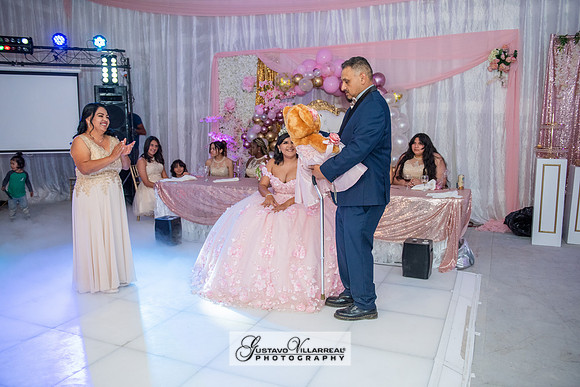 Brianna Villafan Quinceanera photography and video at Kenneth Hahn State Park in Los Angeles Ca, Salehs Palace reception hall in Whittier Ca by Gustavo Villarreal photography