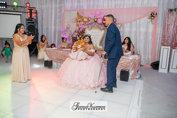 Brianna Villafan Quinceanera photography and video at Kenneth Hahn State Park in Los Angeles Ca, Salehs Palace reception hall in Whittier Ca by Gustavo Villarreal photography