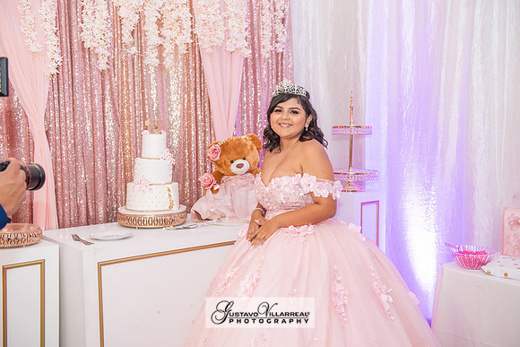Brianna Villafan Quinceanera photography and video at Kenneth Hahn State Park in Los Angeles Ca, Salehs Palace reception hall in Whittier Ca by Gustavo Villarreal photography