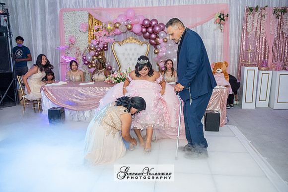 Brianna Villafan Quinceanera photography and video at Kenneth Hahn State Park in Los Angeles Ca, Salehs Palace reception hall in Whittier Ca by Gustavo Villarreal photography