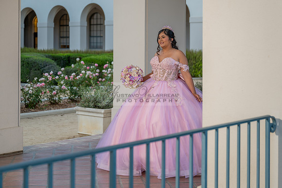 Camila Pacheco quinceanera, sweet 16, photo session in Pasadena City Hall in Pasadena California, photography and videography by Gustavo Villarreal photographer, 323-633-8283, www.gvphotoandvideo.com