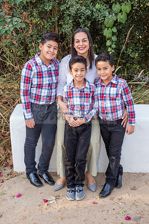 Family photo session, maternity, engagements,  at Bosque del Rio