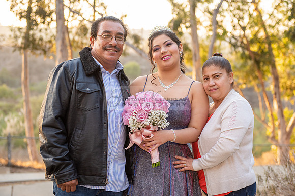 Melissa quinceanera photo session at Kenneth Hahn State Recreation park in Los Angeles Ca, photographer, www.gustavovillarreal.com, 323-633-8283