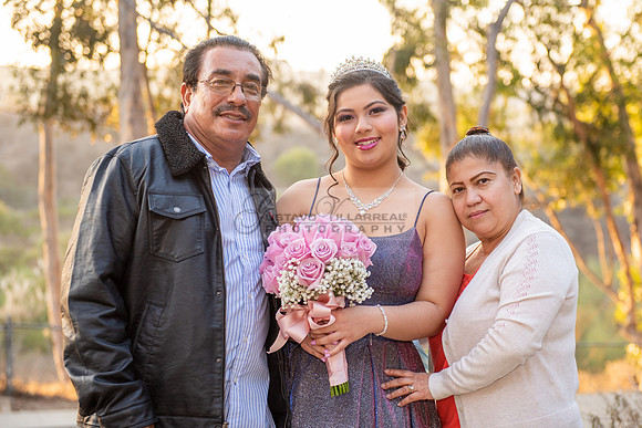 Melissa quinceanera photo session at Kenneth Hahn State Recreation park in Los Angeles Ca, photographer, www.gustavovillarreal.com, 323-633-8283