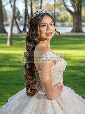 Quinceanera photoshoot at Rose Garden in Riverside Ca. Sesion de fotos en caballos, Gustavo Villarreal Photography, 323-633-8283