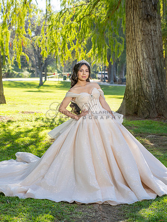 Quinceanera photoshoot at Rose Garden in Riverside Ca. Sesion de fotos en caballos, Gustavo Villarreal Photography, 323-633-8283