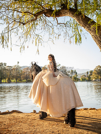 Quinceanera photoshoot at Rose Garden in Riverside Ca. Sesion de fotos en caballos, Gustavo Villarreal Photography, 323-633-8283