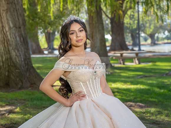 Quinceanera photoshoot at Rose Garden in Riverside Ca. Sesion de fotos en caballos, Gustavo Villarreal Photography, 323-633-8283