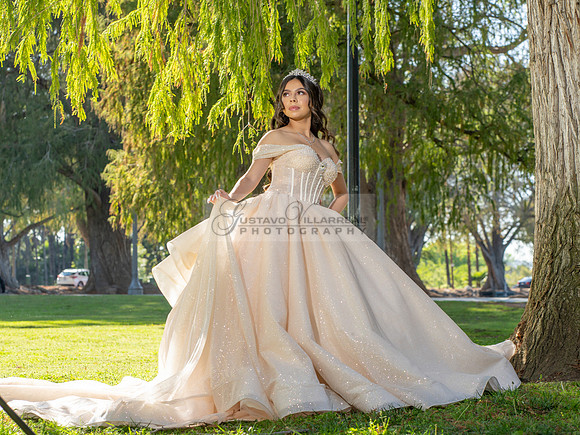 Quinceanera photoshoot at Rose Garden in Riverside Ca. Sesion de fotos en caballos, Gustavo Villarreal Photography, 323-633-8283