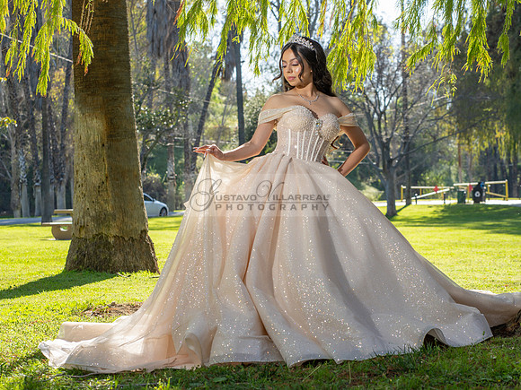 Quinceanera photoshoot at Rose Garden in Riverside Ca. Sesion de fotos en caballos, Gustavo Villarreal Photography, 323-633-8283