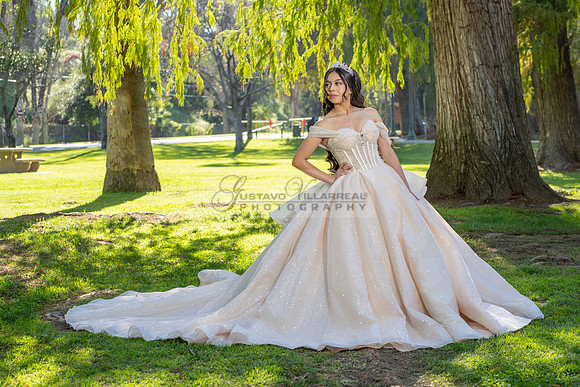 Quinceanera photoshoot at Rose Garden in Riverside Ca. Sesion de fotos en caballos, Gustavo Villarreal Photography, 323-633-8283