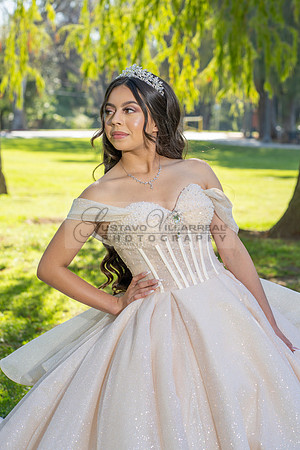 Quinceanera photoshoot at Rose Garden in Riverside Ca. Sesion de fotos en caballos, Gustavo Villarreal Photography, 323-633-8283
