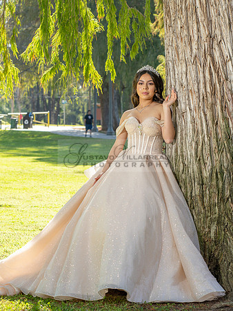 Quinceanera photoshoot at Rose Garden in Riverside Ca. Sesion de fotos en caballos, Gustavo Villarreal Photography, 323-633-8283