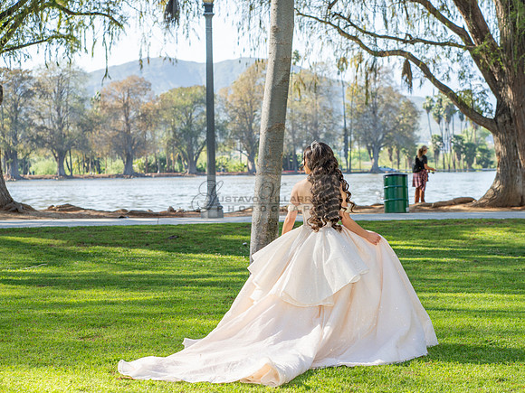 Quinceanera photoshoot at Rose Garden in Riverside Ca. Sesion de fotos en caballos, Gustavo Villarreal Photography, 323-633-8283