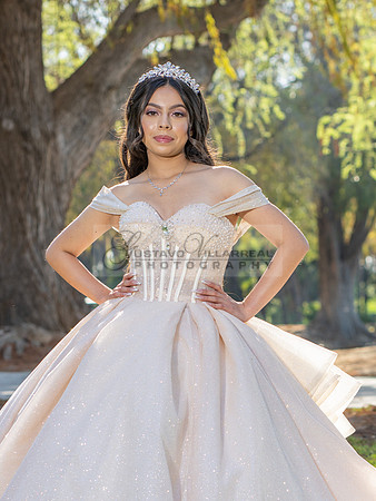 Quinceanera photoshoot at Rose Garden in Riverside Ca. Sesion de fotos en caballos, Gustavo Villarreal Photography, 323-633-8283