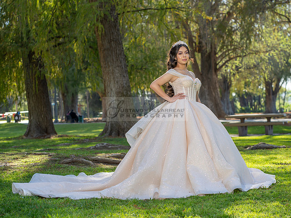 Quinceanera photoshoot at Rose Garden in Riverside Ca. Sesion de fotos en caballos, Gustavo Villarreal Photography, 323-633-8283