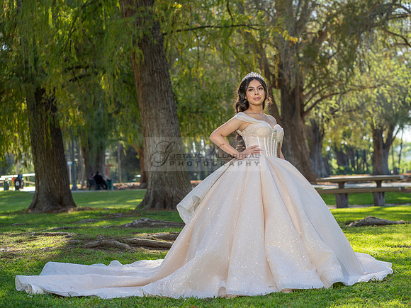 Quinceanera photoshoot at Rose Garden in Riverside Ca. Sesion de fotos en caballos, Gustavo Villarreal Photography, 323-633-8283
