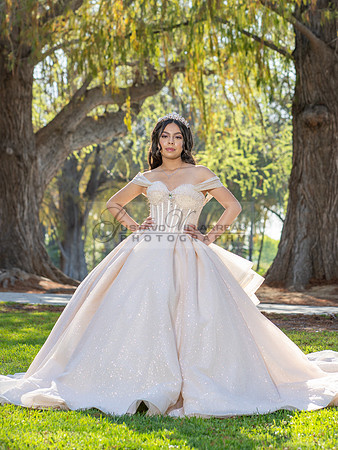Quinceanera photoshoot at Rose Garden in Riverside Ca. Sesion de fotos en caballos, Gustavo Villarreal Photography, 323-633-8283