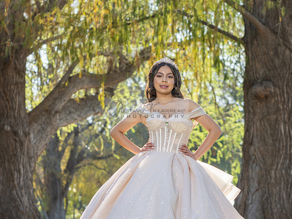Quinceanera photoshoot at Rose Garden in Riverside Ca. Sesion de fotos en caballos, Gustavo Villarreal Photography, 323-633-8283