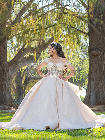 Quinceanera photoshoot at Rose Garden in Riverside Ca. Sesion de fotos en caballos, Gustavo Villarreal Photography, 323-633-8283
