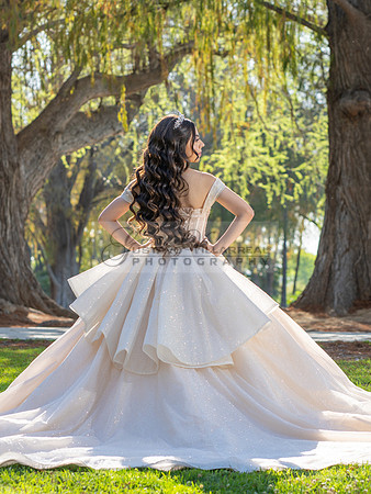 Quinceanera photoshoot at Rose Garden in Riverside Ca. Sesion de fotos en caballos, Gustavo Villarreal Photography, 323-633-8283