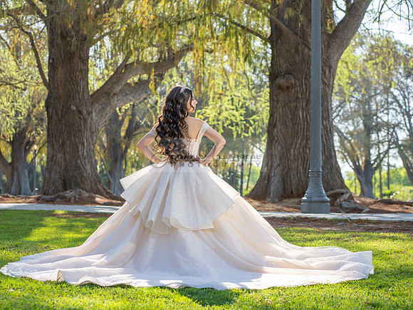 Quinceanera photoshoot at Rose Garden in Riverside Ca. Sesion de fotos en caballos, Gustavo Villarreal Photography, 323-633-8283