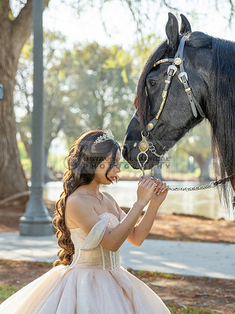 Quinceanera photoshoot at Rose Garden in Riverside Ca. Sesion de fotos en caballos, Gustavo Villarreal Photography, 323-633-8283