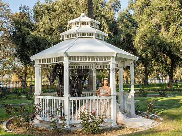 Quinceanera photoshoot at Rose Garden in Riverside Ca. Sesion de fotos en caballos, Gustavo Villarreal Photography, 323-633-8283