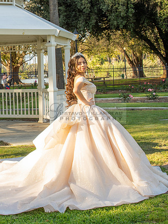 Quinceanera photoshoot at Rose Garden in Riverside Ca. Sesion de fotos en caballos, Gustavo Villarreal Photography, 323-633-8283